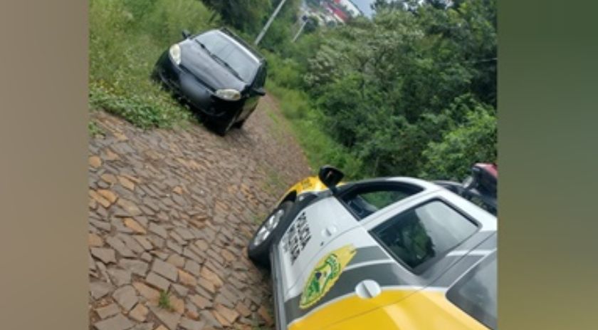 Polícia Militar recupera carro furtado em Francisco Beltrão