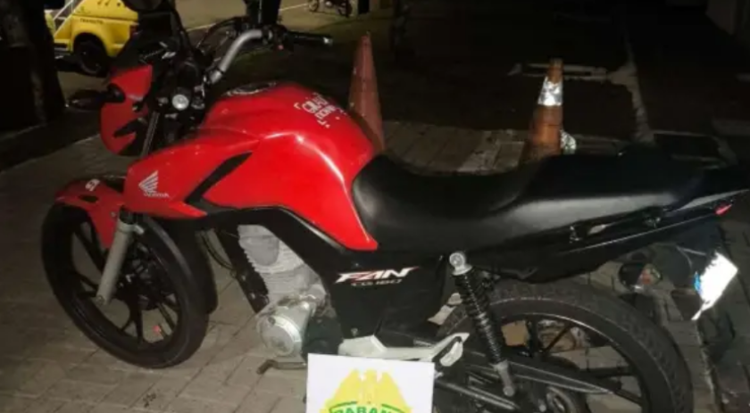 Motociclista perde controle durante fuga e tem moto apreendida