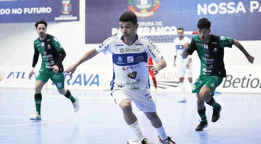 Pato vence o Marreco e assume a liderança do Paranaense de Futsal