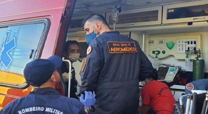 Menino é salvo por bombeiros após engolir apito