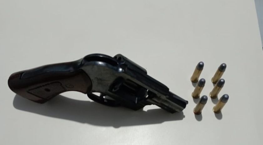 Apreensão de arma e prisão em patrulhamento no Bairro Novo Mundo