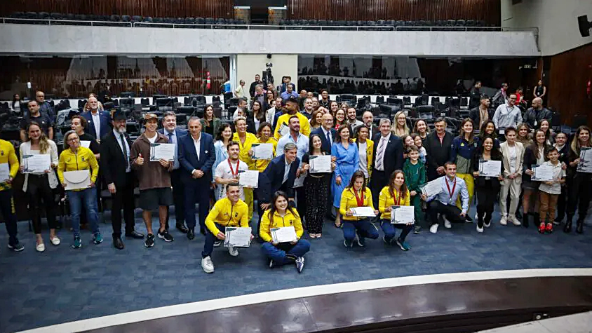 63 Paranaenses que participaram dos Jogos de Paris são homenageados na Assembleia