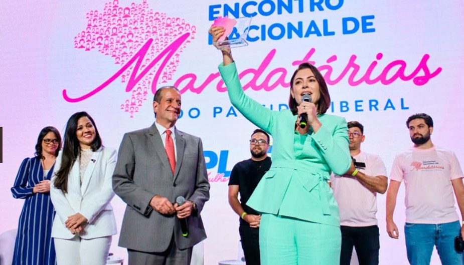 Michelle Bolsonaro admite candidatura à Presidência e promete ser “leoa” por conservadores