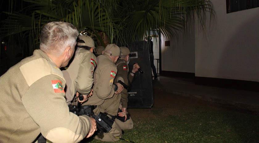 Policiais Militares passam por instrução de gerenciamento de crises e 1ª intervenção