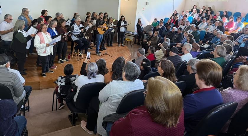 Escola de Inverno leva idosos para dentro da universidade