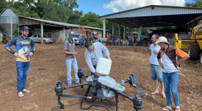 Dia de Campo do Proder abordou pulverização com drones