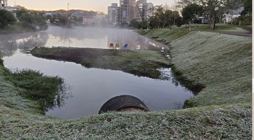 Geada transforma paisagem no município e pontos da cidade registram -1°C