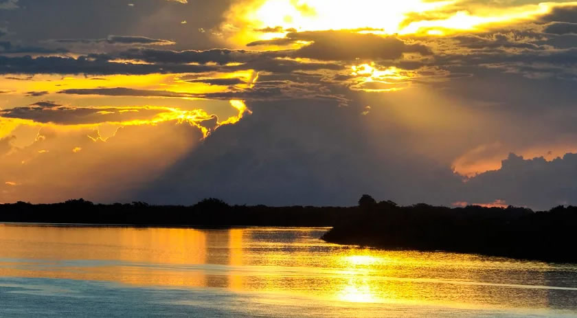 Com fim do fenômeno La Niña, fevereiro terá tempo abafado e chuvas de verão no Paraná