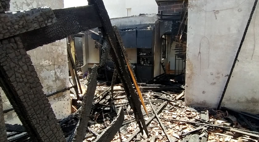 Família pede ajuda para reconstruir casa destruída por incêndio