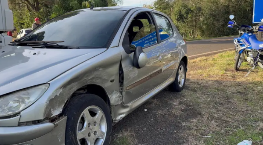 Mulher fica ferida após colisão entre dois veículos na PR-475