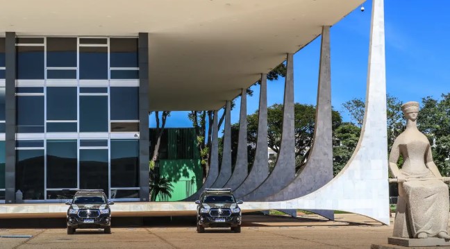 Moraes manda prender Filipe Martins, ex-assessor de Bolsonaro