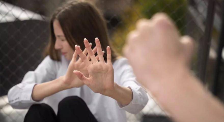 Mulher é agredida após discussão
