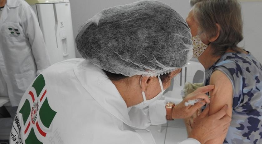 Município vacinará idosos acima de 74 anos nesta sexta