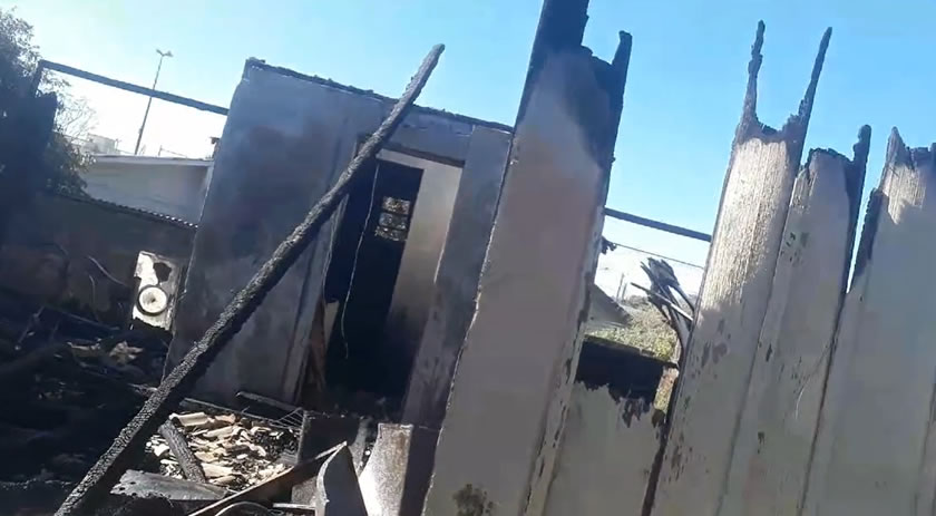 Família pede ajuda após casa ser consumida pelo fogo