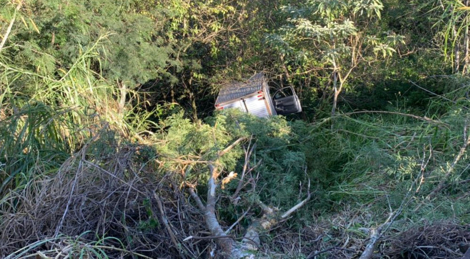 Saída de pista deixa mulher ferida na SC 492, em Barra Bonita