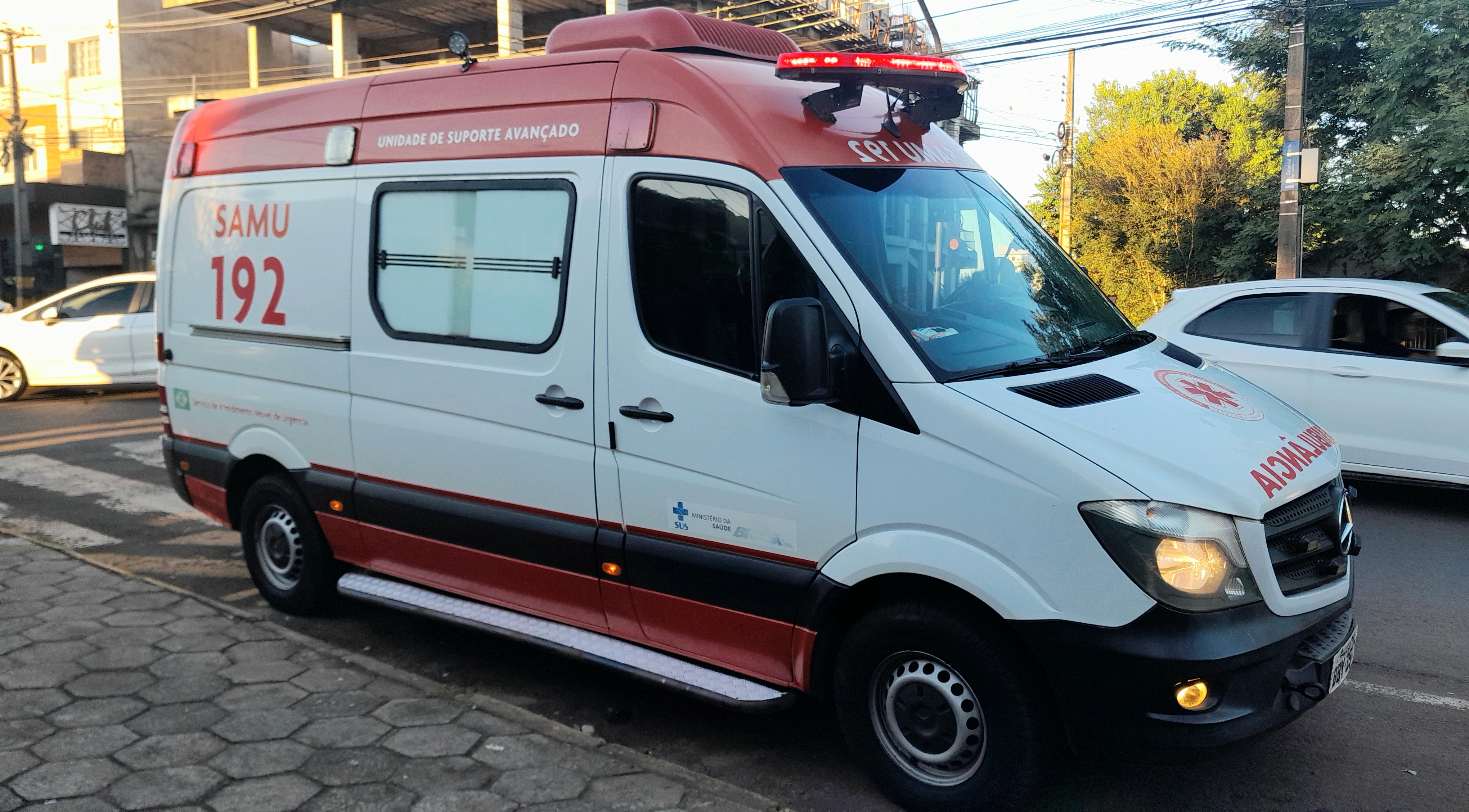 Gari fica ferido ao ser atingido por motocicleta no Bairro São Francisco
