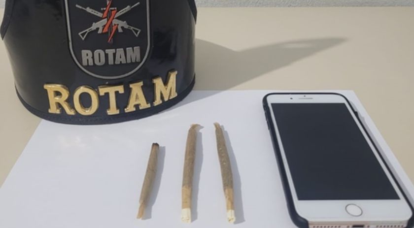ROTAM flagra Policial Penal com três cigarros de maconha em Francisco Beltrão