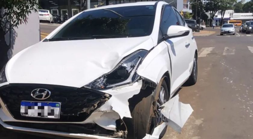Acidente entre motocicleta e carro deixa condutora gravemente ferida em Francisco Beltrão