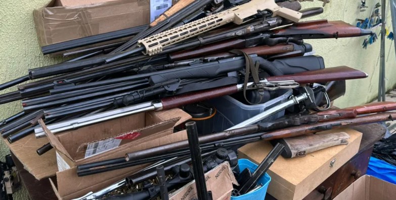 Polícia Civil prende ex-militar suspeito de fornecer armas para facções do RJ 