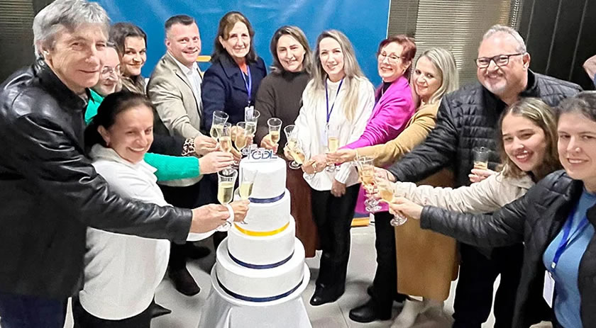 CDL celebra 45 anos com homenagens, agradecimentos e palestra de Dani Amaral