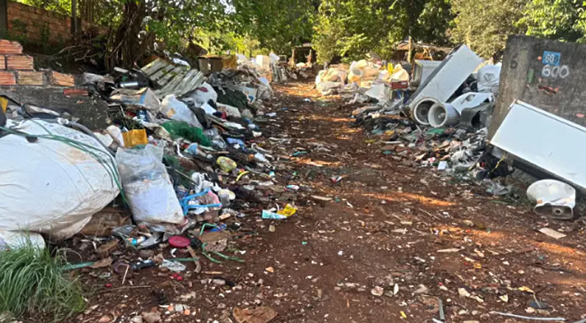 Ação conjunta combate descarte irregular de resíduos no bairro Pinheirinho