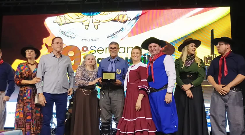 Emoção marca entrega de homenagens na Semana Farroupilha