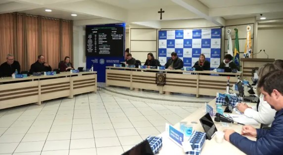 Câmara  aprova aumento de até 60% para estagiários da prefeitura