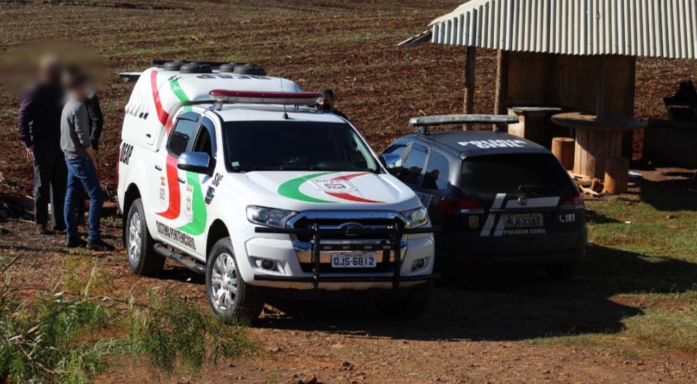 Suspeito de matar Mauriceia Estraich é interrogado e volta ao local do crime com a Polícia Civil e advogados