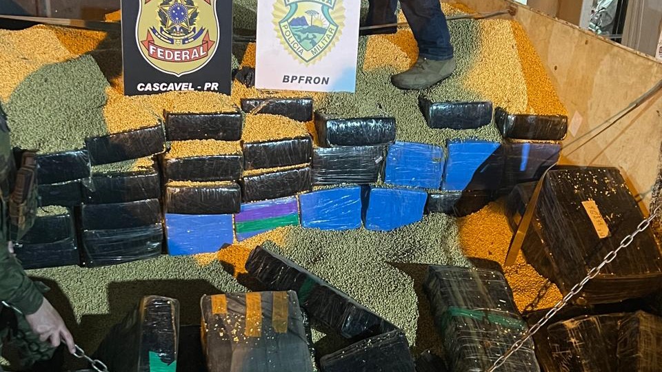 BPFRON e Polícia Federal apreendem 2,3 toneladas de maconha em Cascavel