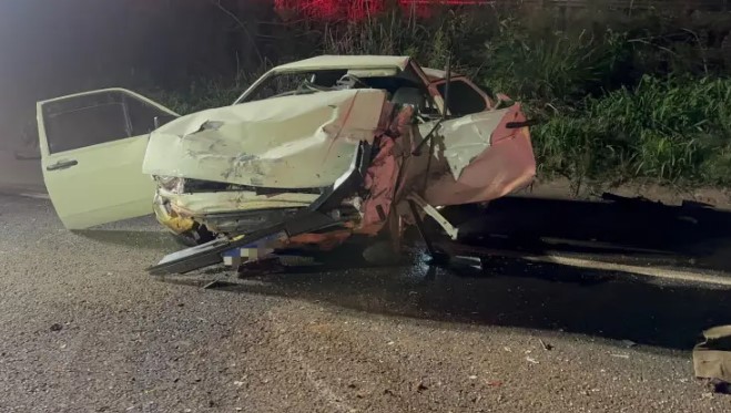 Colisão entre dois carros deixa cinco feridos na PR-475