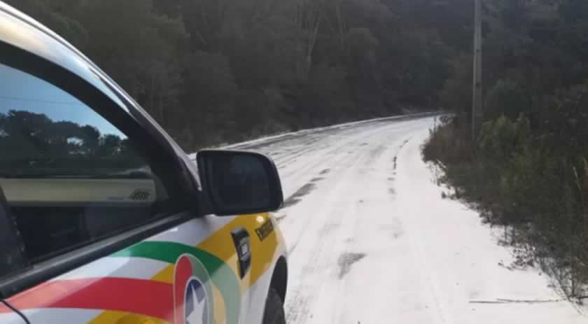 Rodovias são interditadas após congelamento de pista em SC