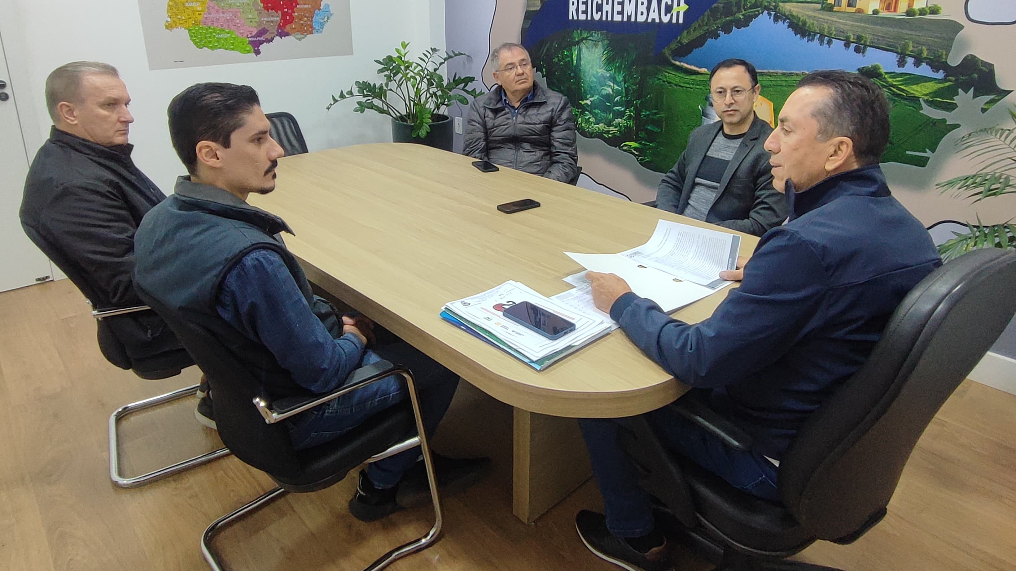 Entidades se reunem com Reichembach em busca de apoio