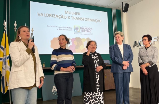 Encontro articula organização de mulheres e debate políticas públicas