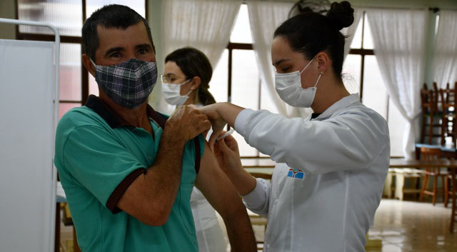 Guaraciaba - Secretaria de Saúde inicia vacinação contra Covid-19 para pessoas com 45 anos