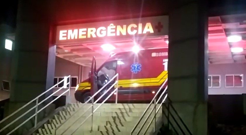 Homem fica gravemente ferido após ser agredido em saída de casa noturna