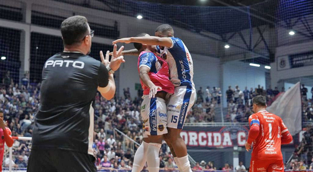 Pato vence o Marreco em clássico movimentado na estreia da LNF 2026
