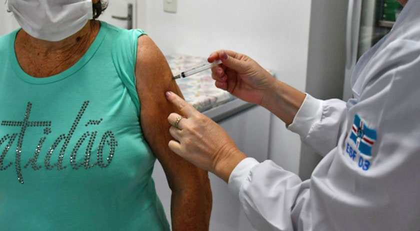 Secretaria de Saúde inicia a vacinação para pessoas faixa etária de 57 e 58 anos e motoristas de transporte coletivo  