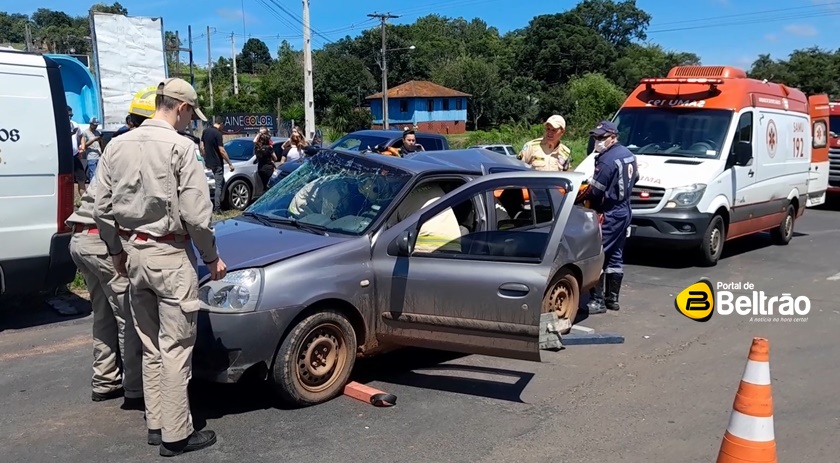 Grave acidente entre carro e van deixa mulher ferida, em Francisco Beltrão