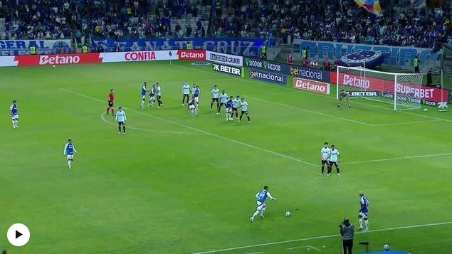 Com três de Kaio Jorge, Cruzeiro goleia o Grêmio e segue na cola do líder Flamengo
