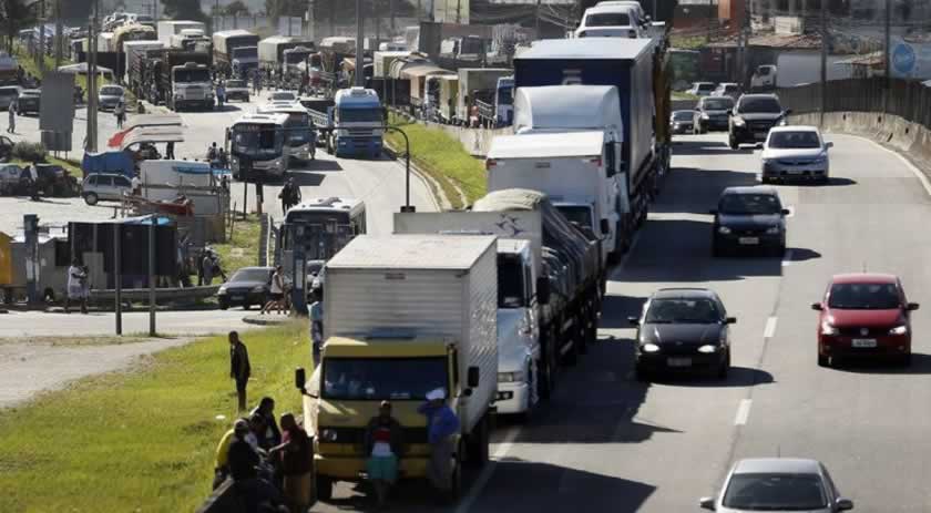 Greve dos caminhoneiros divide opiniões em Santa Catarina