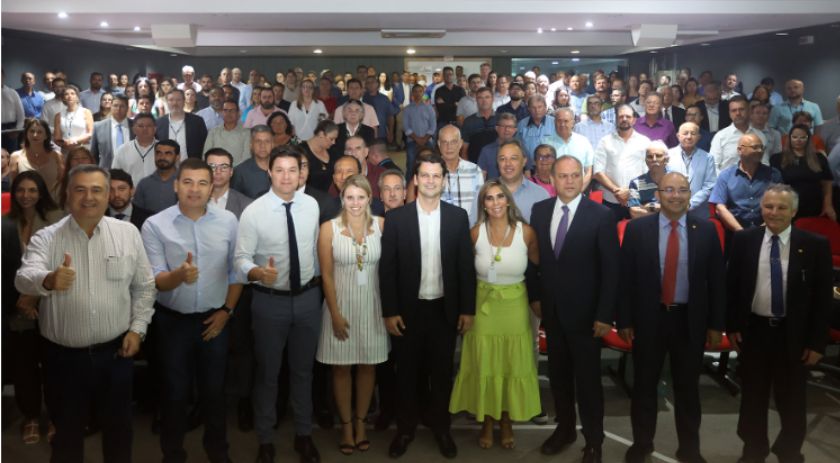 Governo do Estado debate regionalização do tratamento de água e esgoto com prefeitos