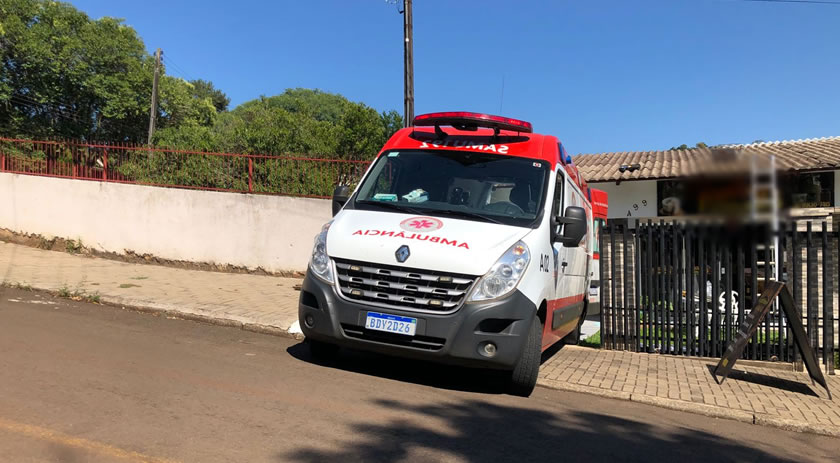 Jovem sofre ferimentos ao cair de telhado