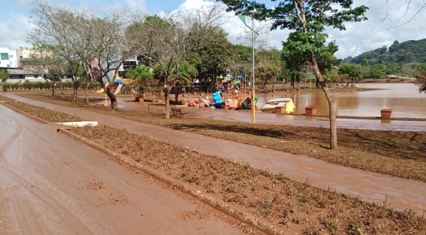 Alagamentos deixaram cenário de destruição em Francisco Beltrão