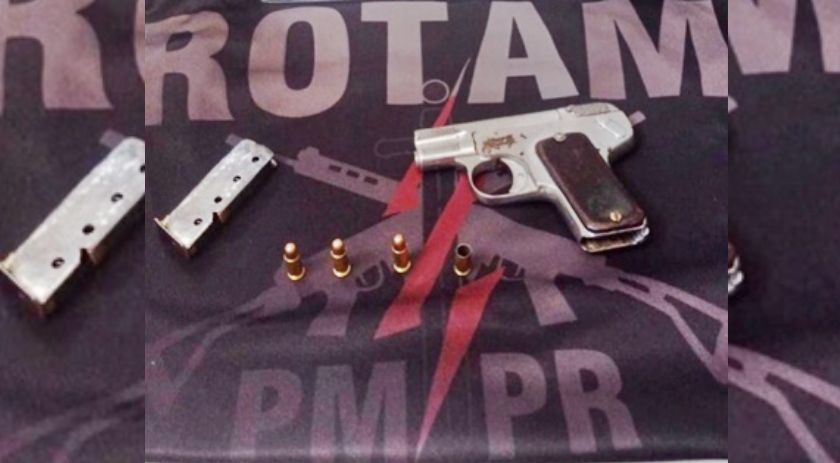 Mulher com passagem por homicídio é detida escondendo arma nas partes íntimas após disparos