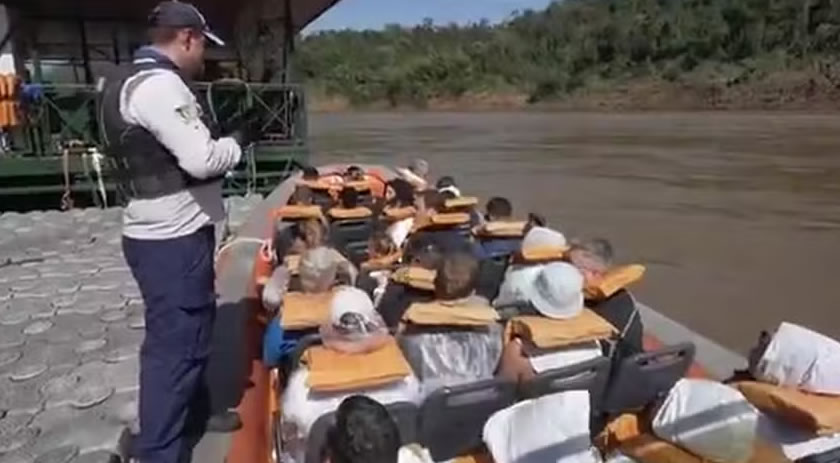 'Não houve explicação sobre o que fazer se o barco virasse': familiares apontam falhas após acidente nas Cataratas