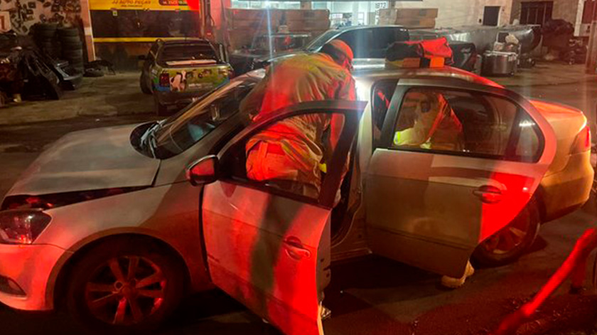 Condutora fica ferida após colisão traseira