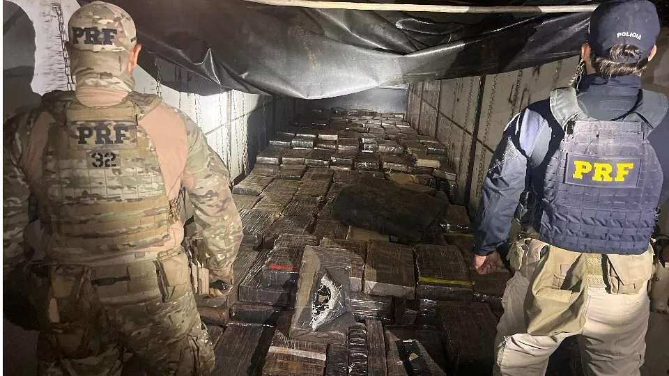 Carreta carregada com 5 toneladas de maconha é apreendida pela Policia