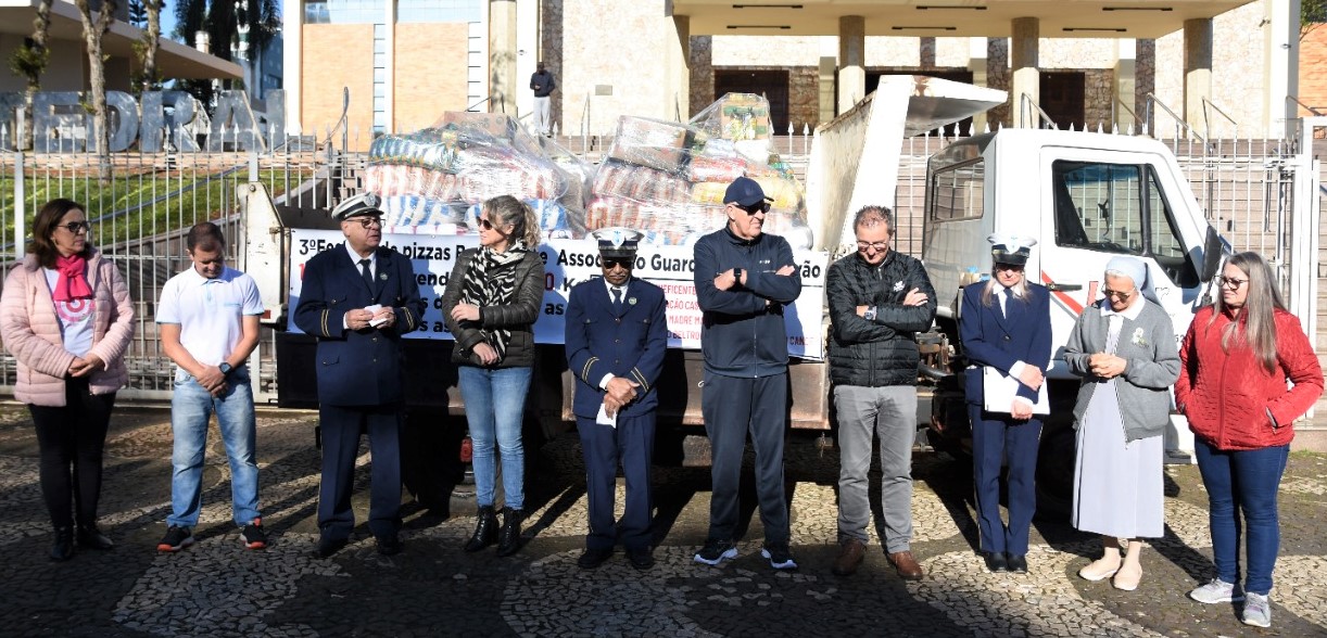 Associação Guarda de São Cristóvão doa alimentos para entidades