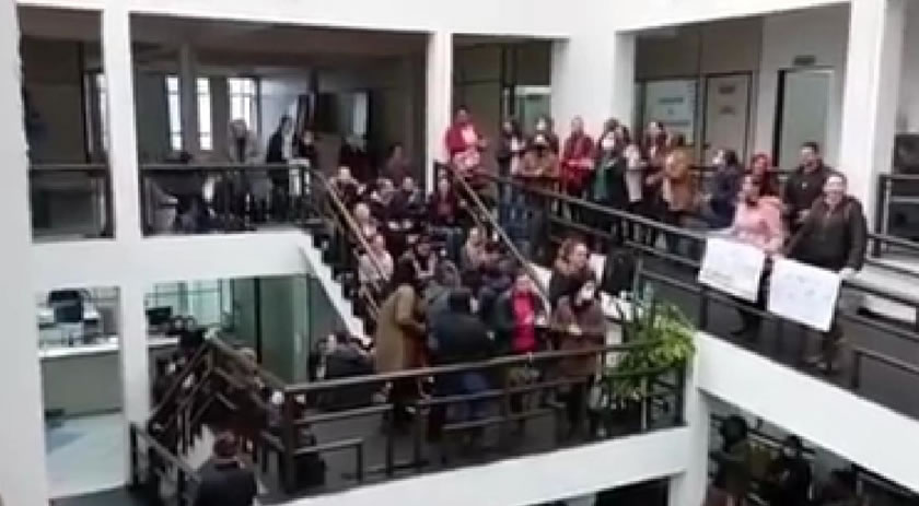 Paralisação dos professores deixa 10 mil alunos sem aula