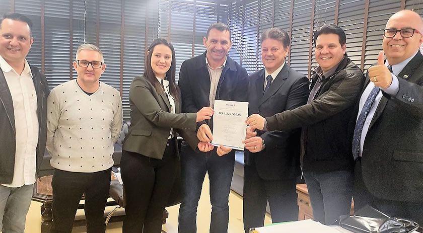 Coronel Vivida assina convênio para a compra de tomógrafo computadorizado